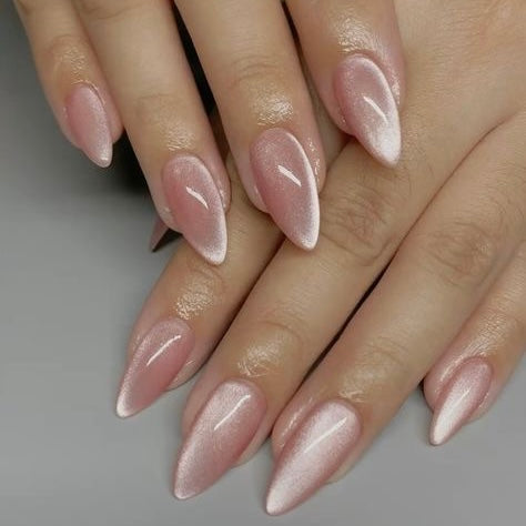 Cat eye nails