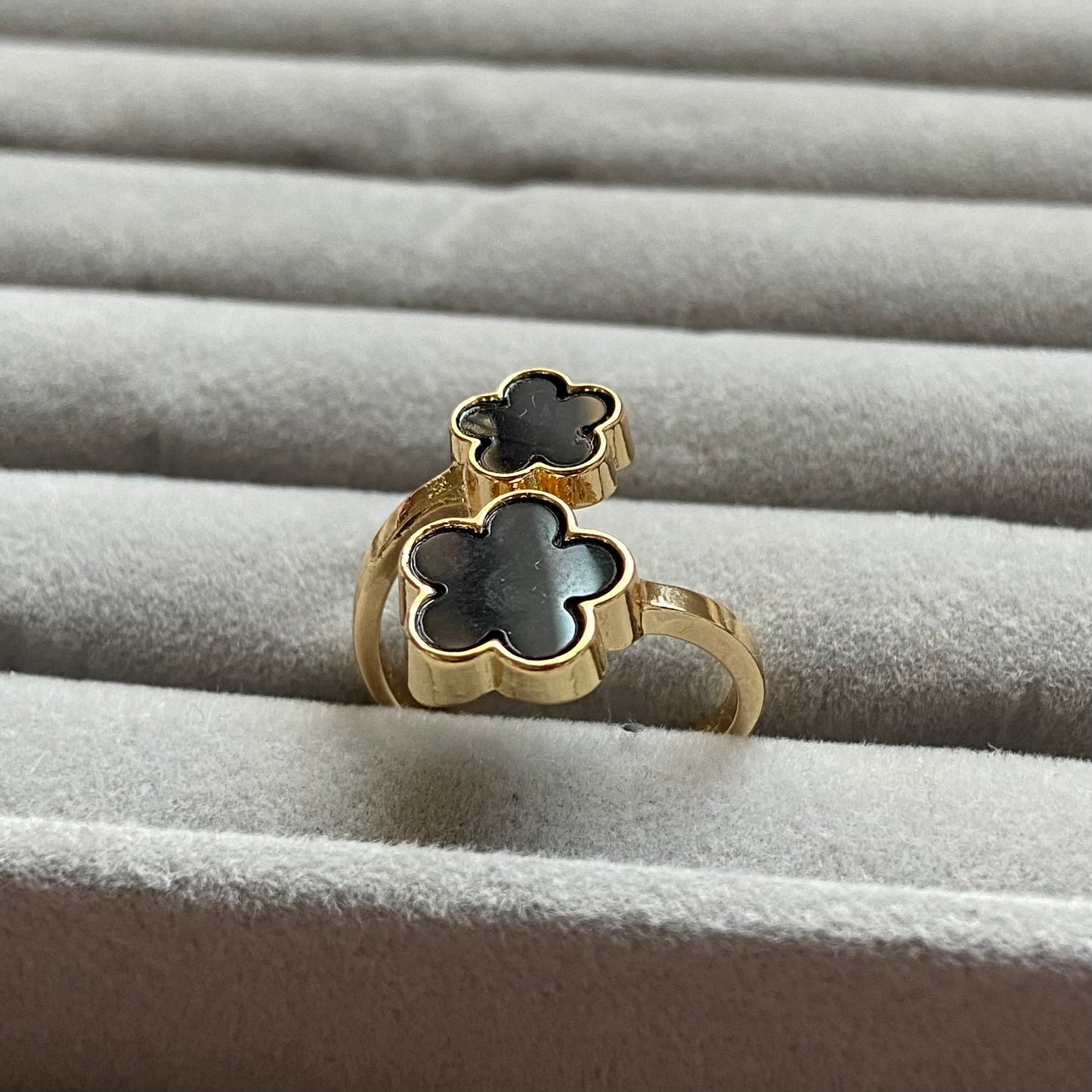 Clover Ring