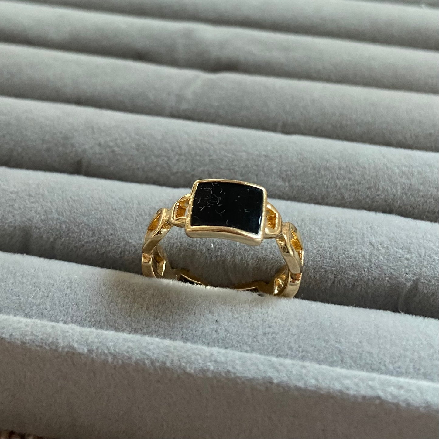 Black chain Ring